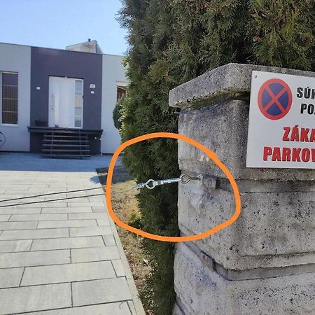 Slnecny Apartmanovy Dom Oslany Екстер'єр фото